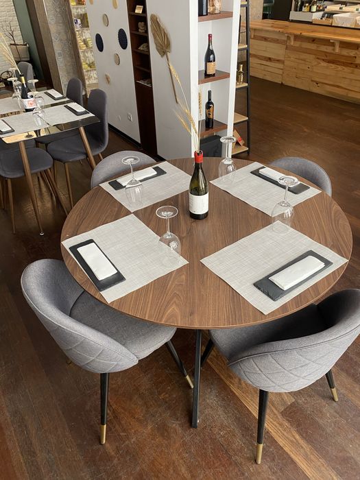 Mesas de sala de jantar 3 modelos  diferentes com cadeiras