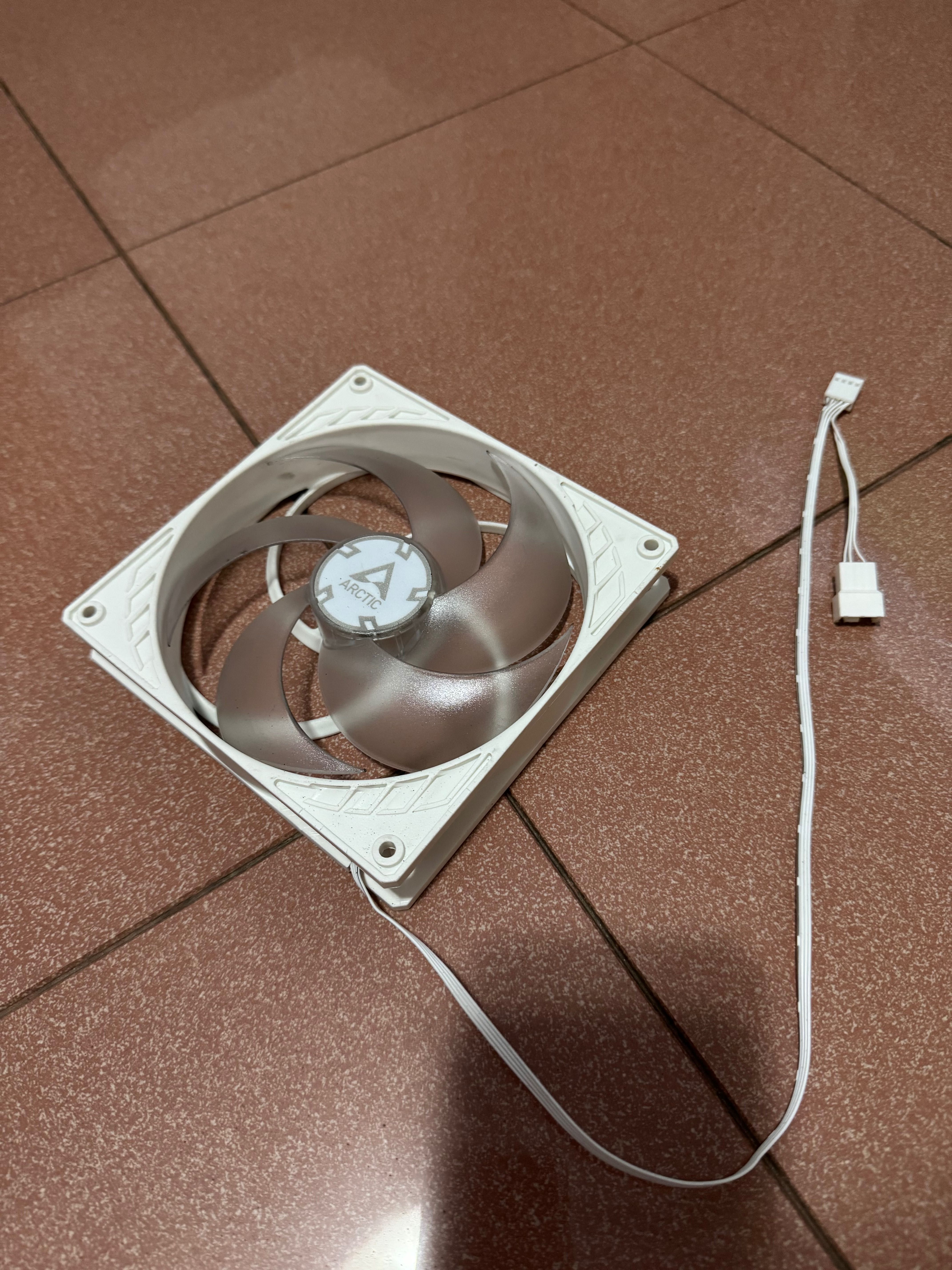 Ventoinha Fan Artic P14 PWM PST