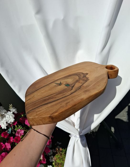 Oryginalna deska kuchenna / Handmade / na prezent orzech włoski żywica