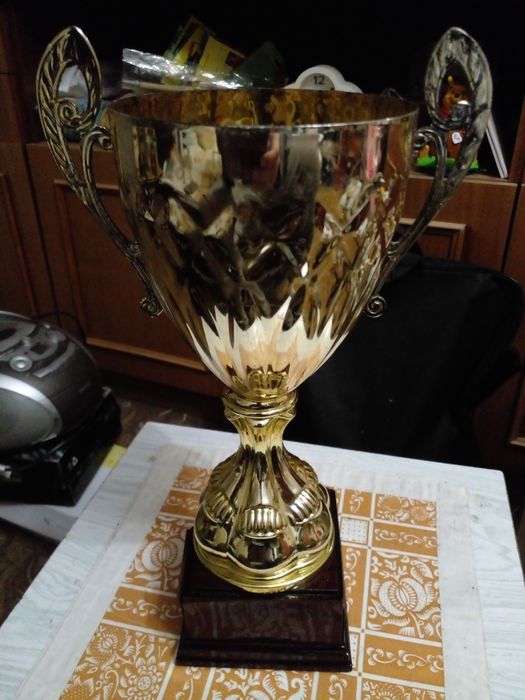 Школьные винтажные сувенирные кубки