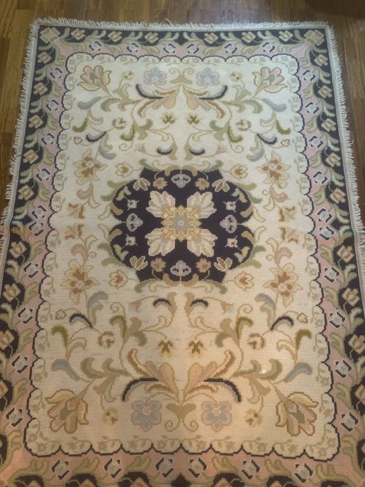 2 Tapetes de arraiolos 3x2m e 1,20x1,70m