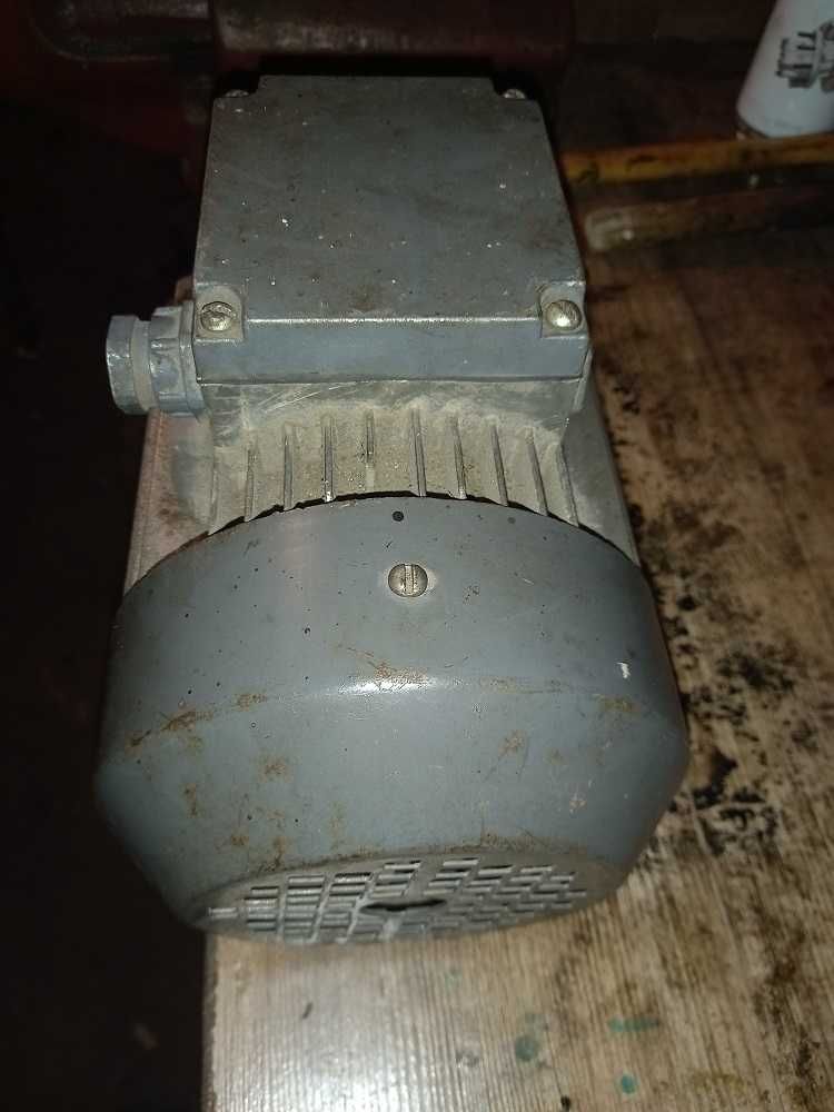 sprzedam silnik 3 fazowy 1,1 kW