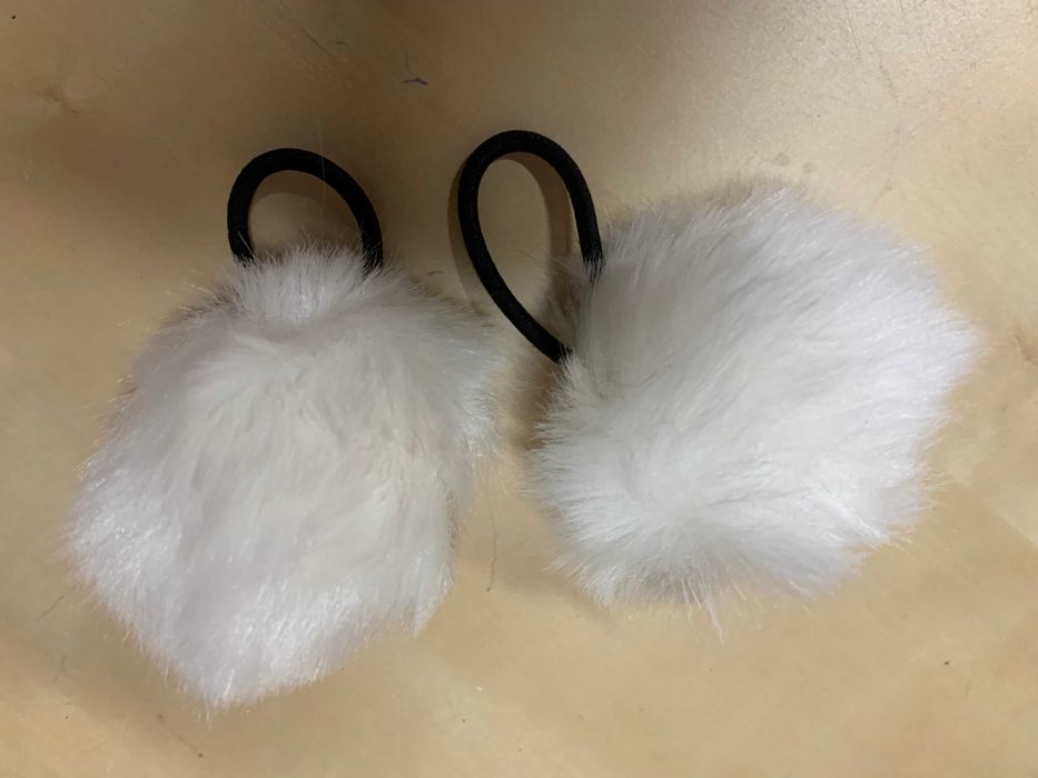 Ozdoba do włosów białe futerko