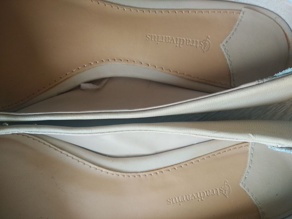 Beżowe balerinki Stradivarius