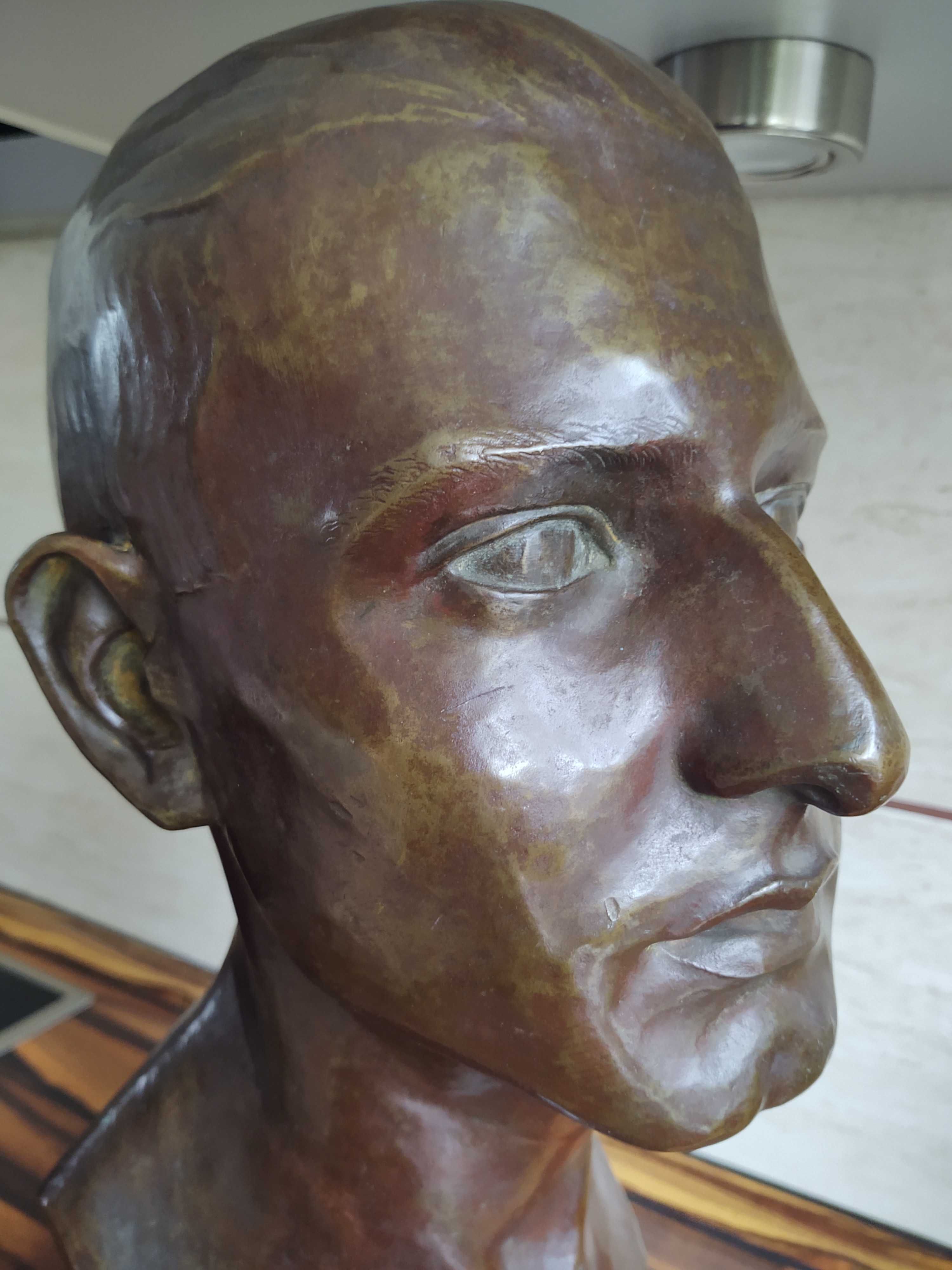 Figura odlew głowy z brązu. H. NOACK
