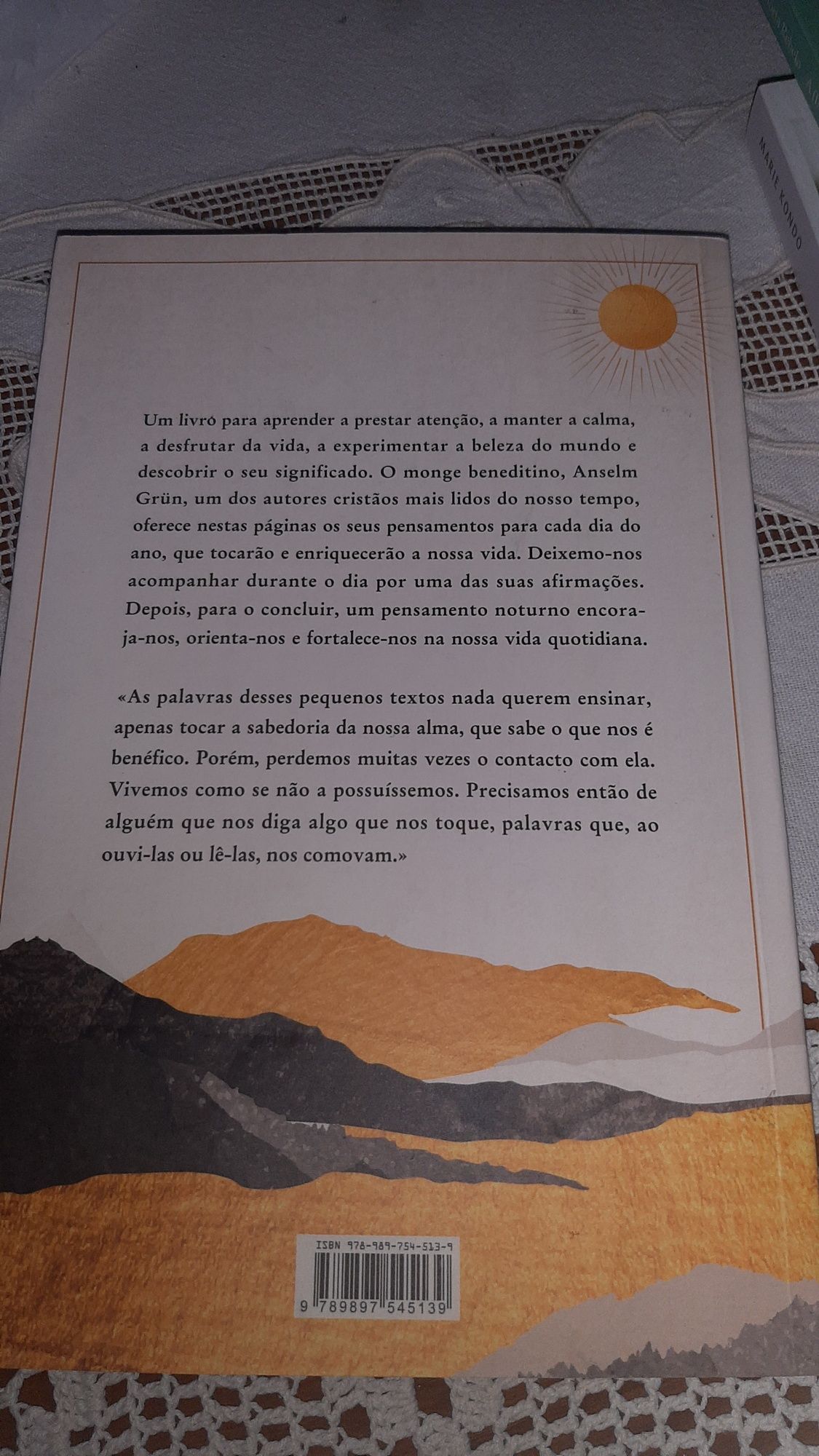 Livro um ano cheio de felicidade