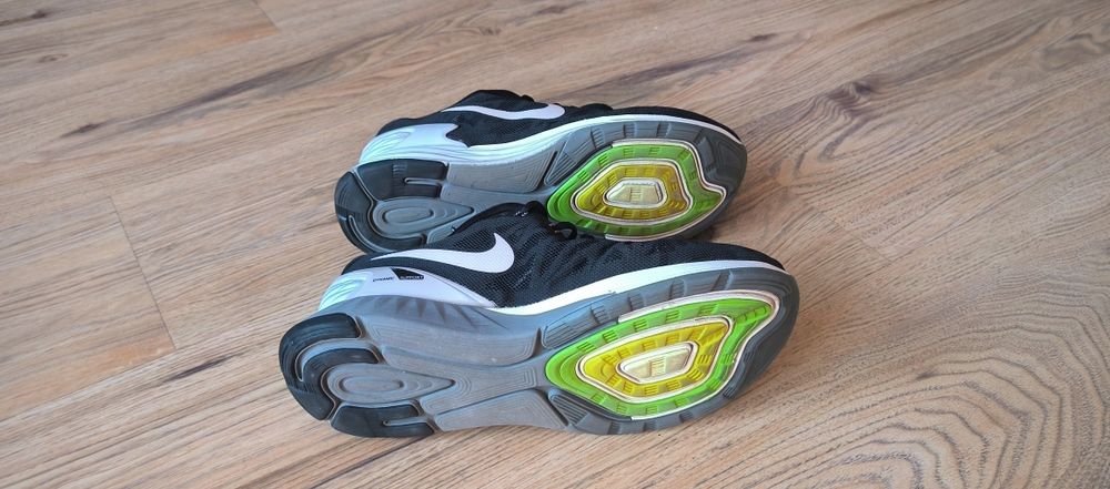 Nike lunarlun. 42