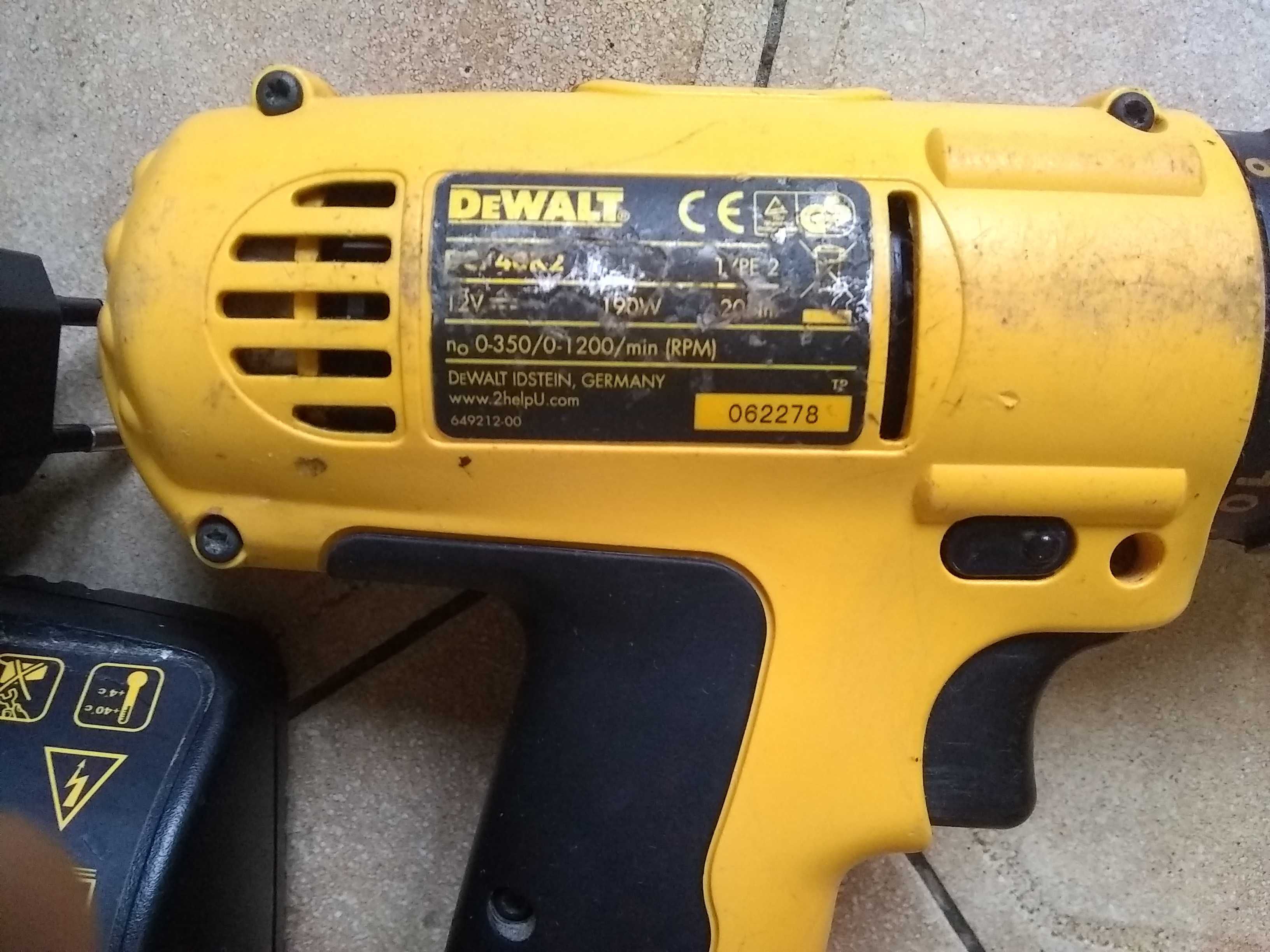 DeWALT  DC 740 Шуруповерт