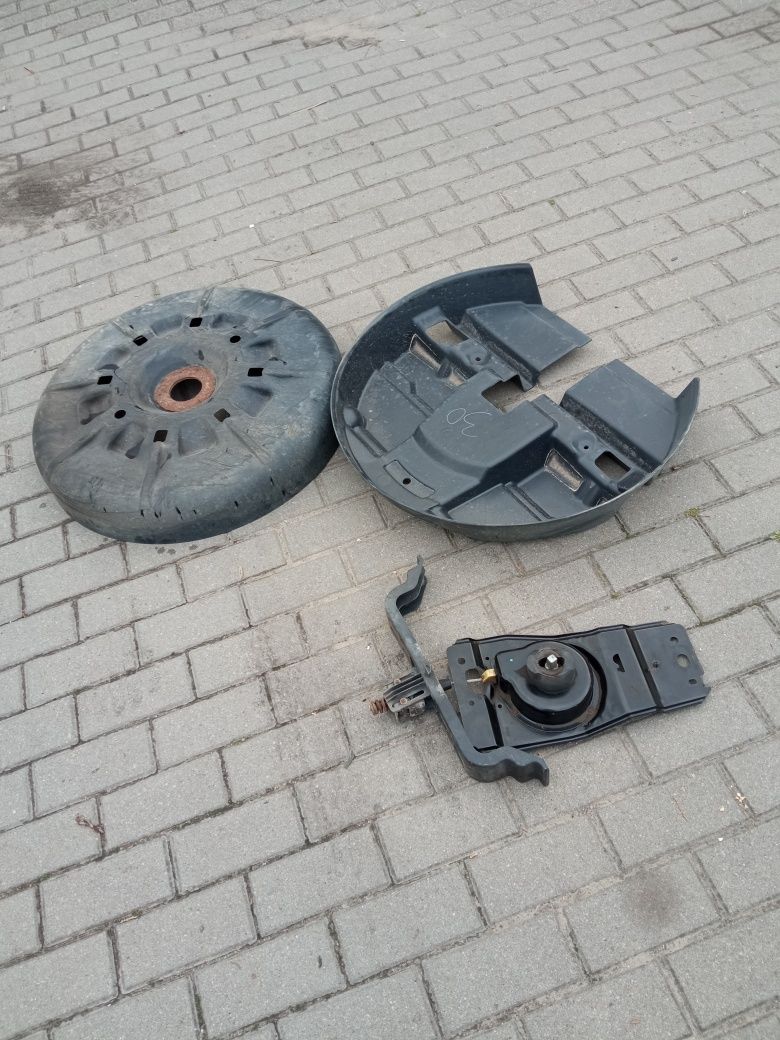 Winda koła zapasowego z osłoną Chrysler Grand Voyager V 08-10