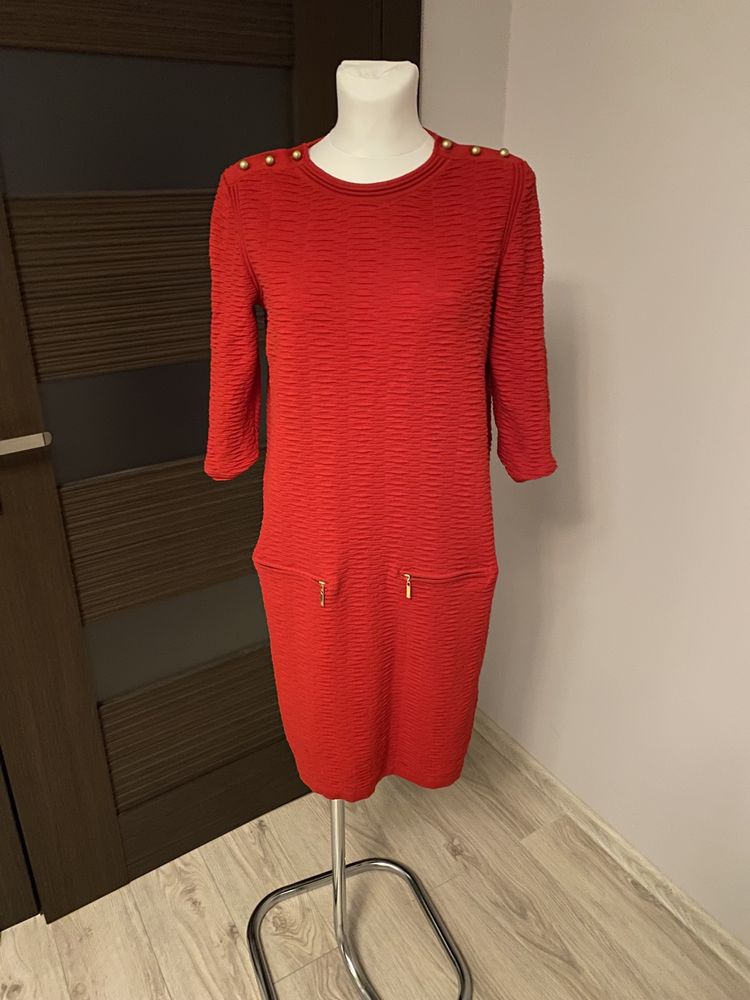 Czerwona bawełniana sukienka