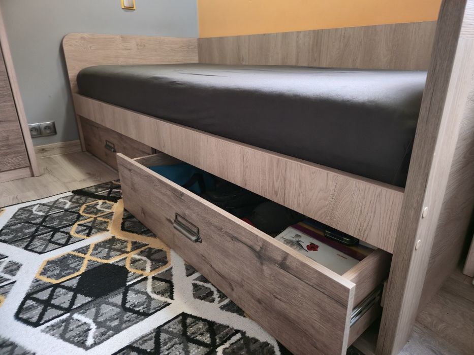 Łóżko młodzieżowe z materacem