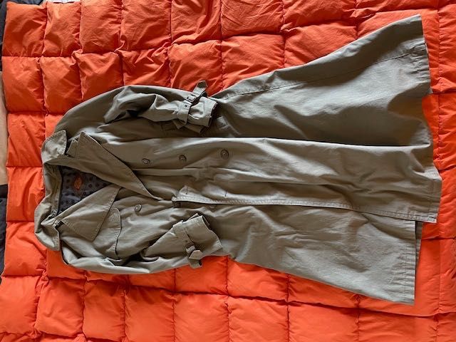 Gabardina tipo detective tamanho L cinzenta