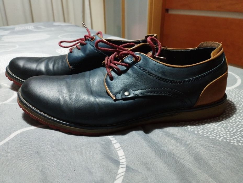 Sapatos usados uma manhã