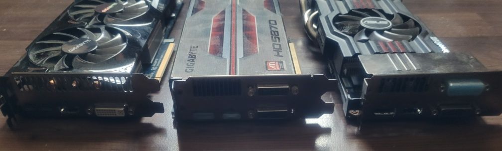 Zestaw kart graficznych Geforce Ati radeon
