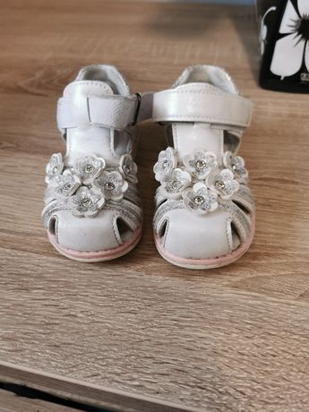 Sandałki dziewczęce białe roz 21