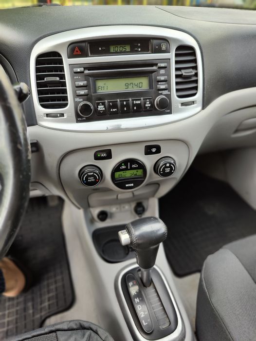 Hyundai Accent  1.6 AT