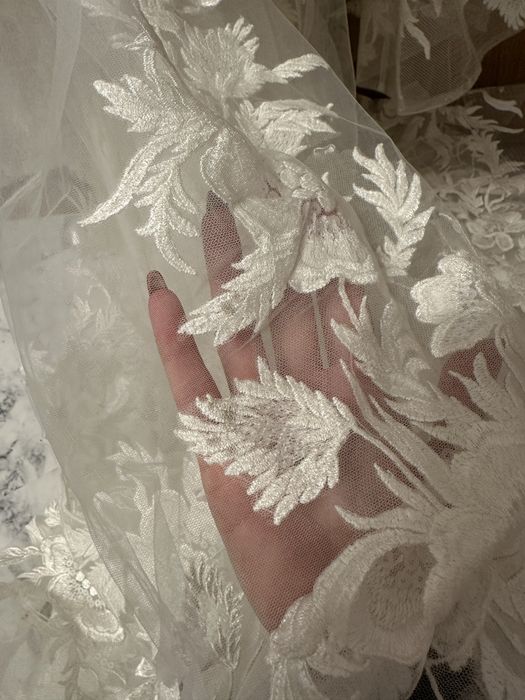 Suknia Ślubna Pollardi model Rebecca Z długim trenem 34/XS Rybka