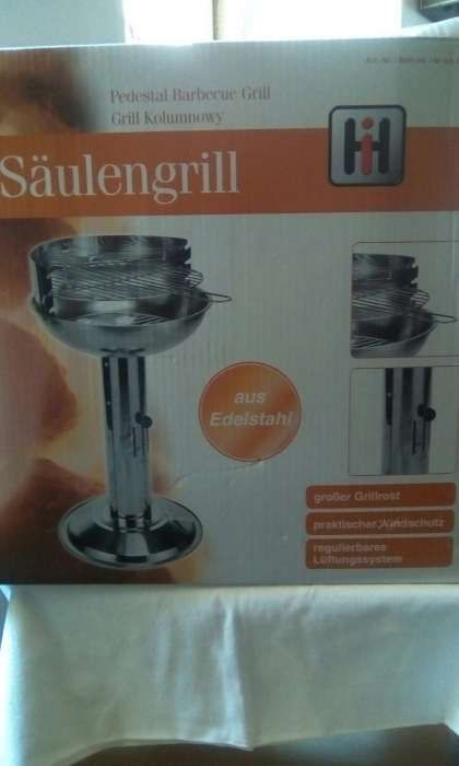 Grelhador "Pedestal Barbecue Grill"