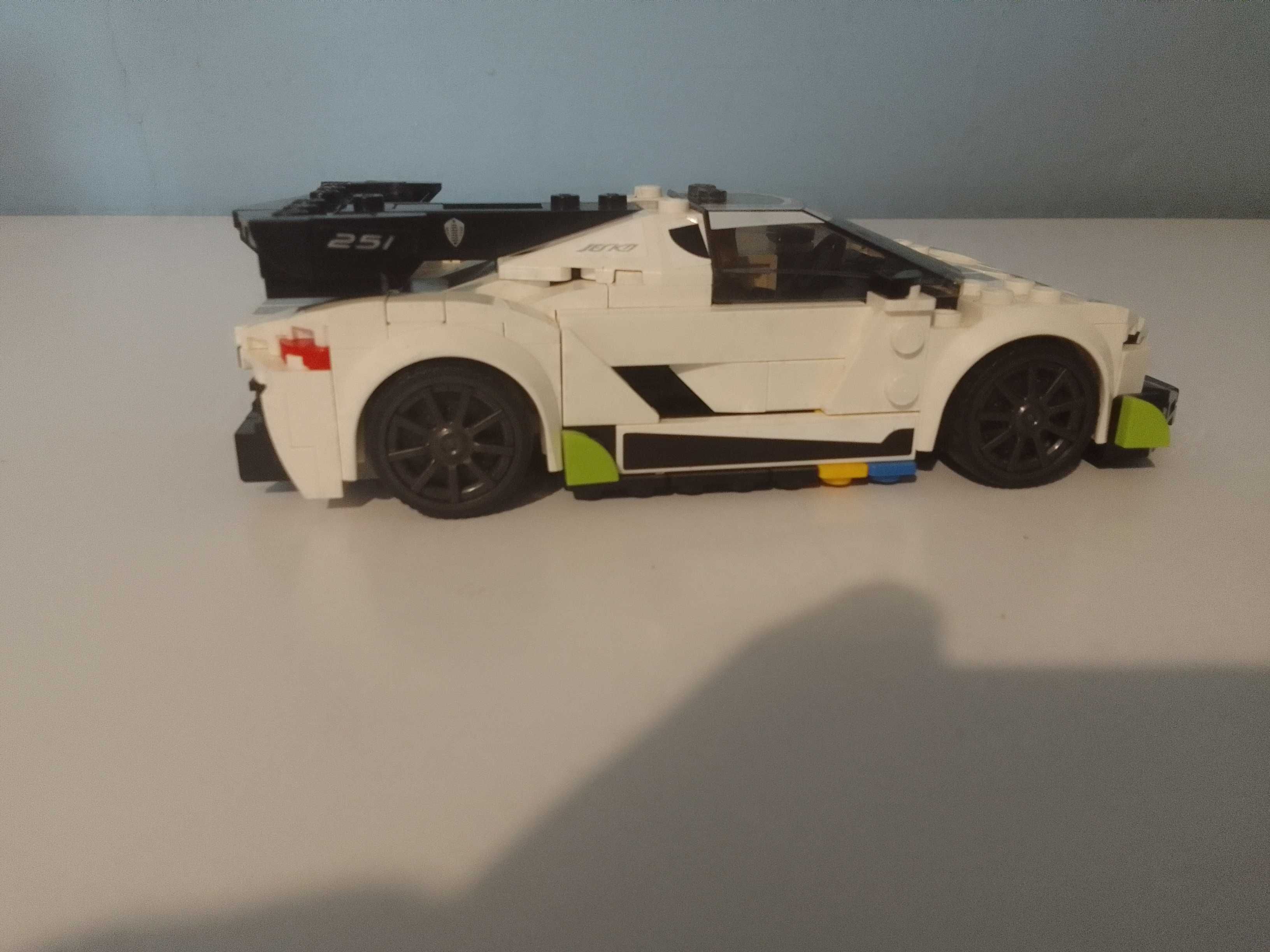 Lego auta, białe speed champion, czerwone napędzane powietrzem