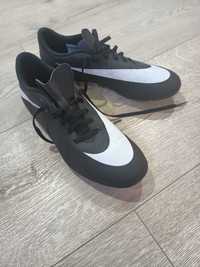 Buty sportowe firmy NIKE