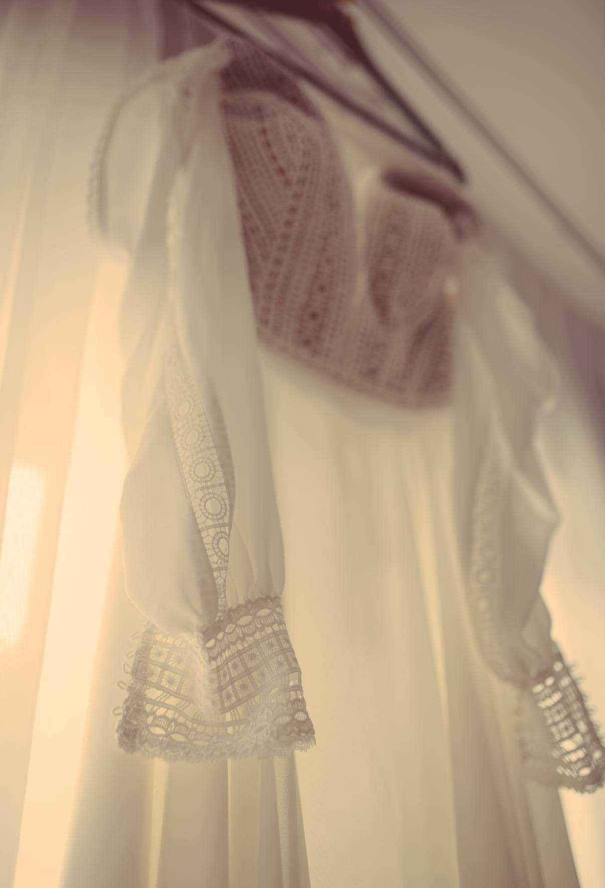 Suknia ślubna w stylu rustykalnym Ariane z odczepianymi rękawami