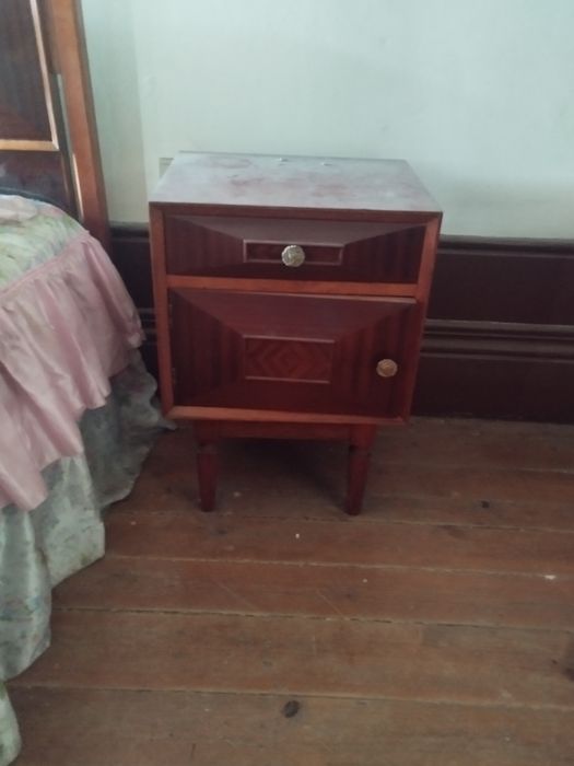 Vendo mobiliário antigo em bom estado