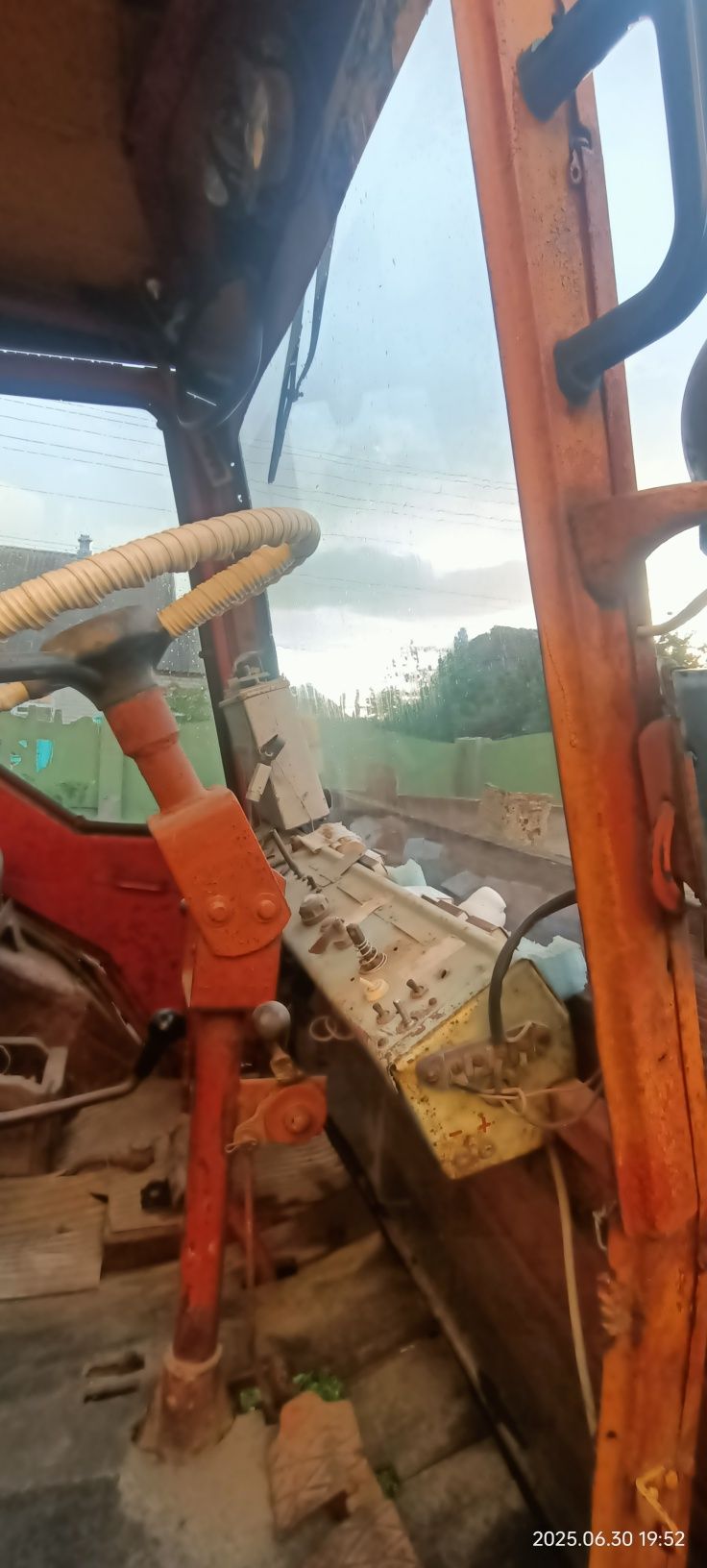 Прекрасний трактор Т16М