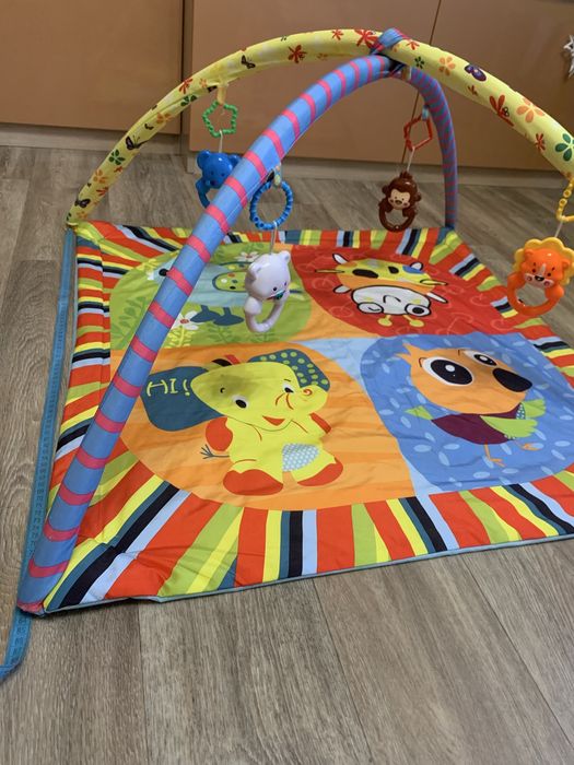 Килимок дитячий розвивальний з дугами Lindo