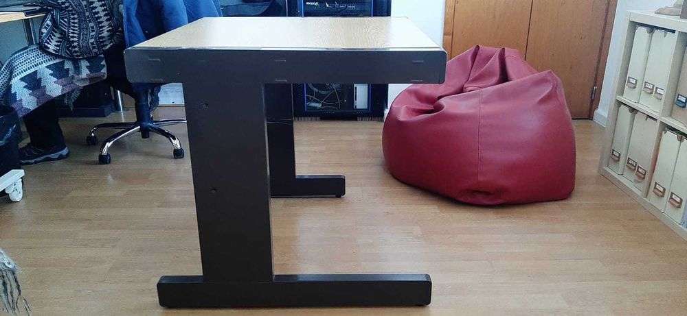 Mesa de canto em madeira