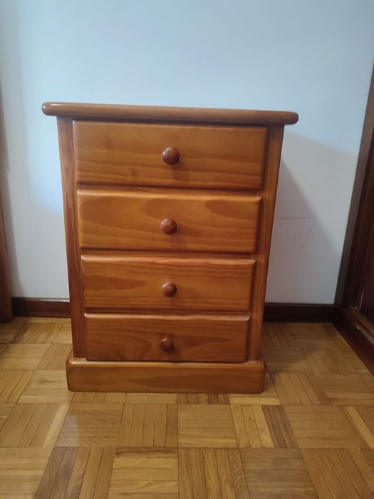 Cama+ Cómoda + 3mesinhas de cabeceira e espelho