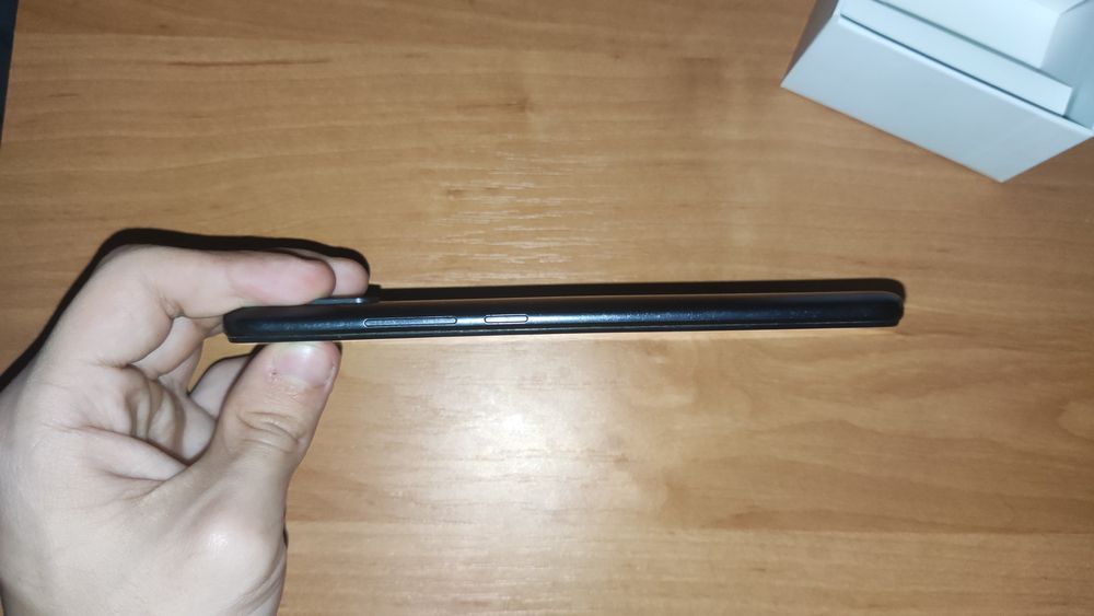 смартфон Xiaomi Redmi 9A (разбитый экран с пятнами)