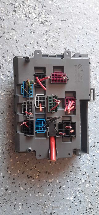 Skrzynka bezpiecznikow bmw e87 lift