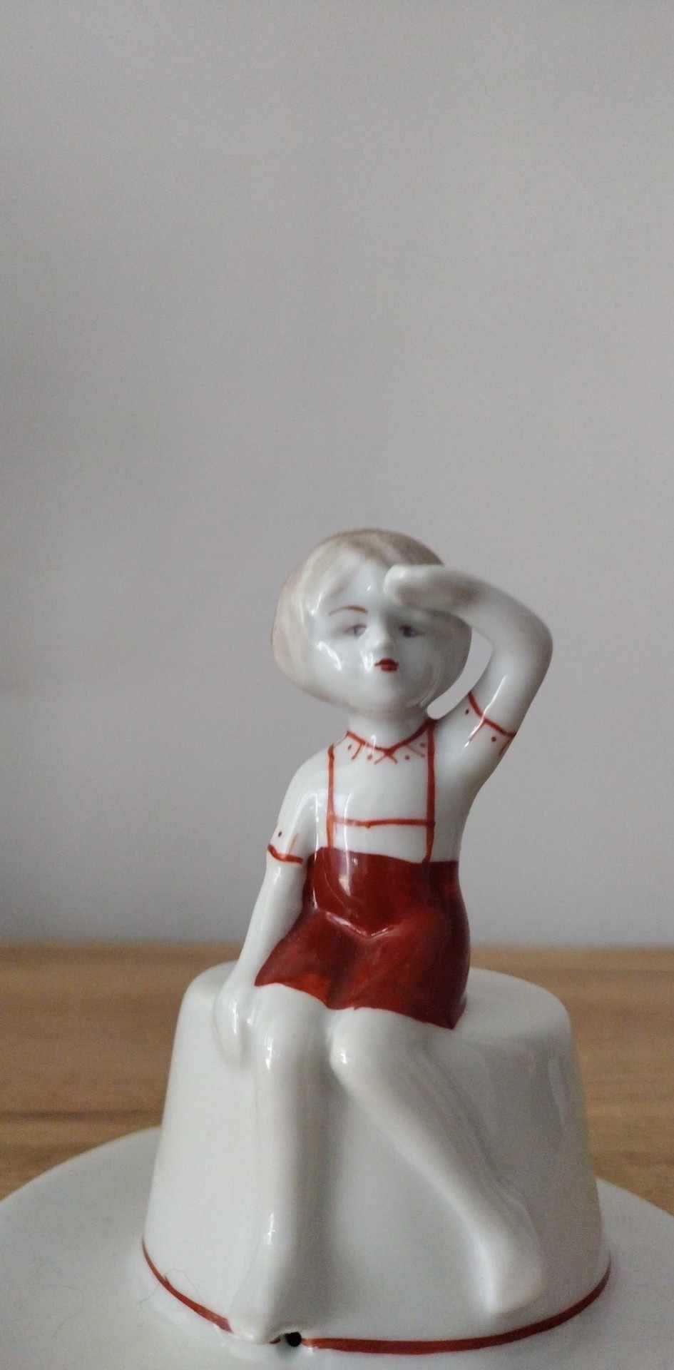 Stara porcelana - figurka Alba Iulia dziewczynka, art deco