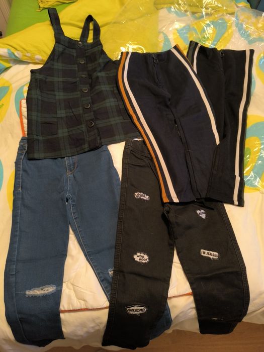 Diversas calças e vestido