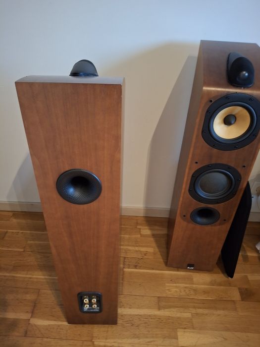 B&W 704 colunas hi-fi