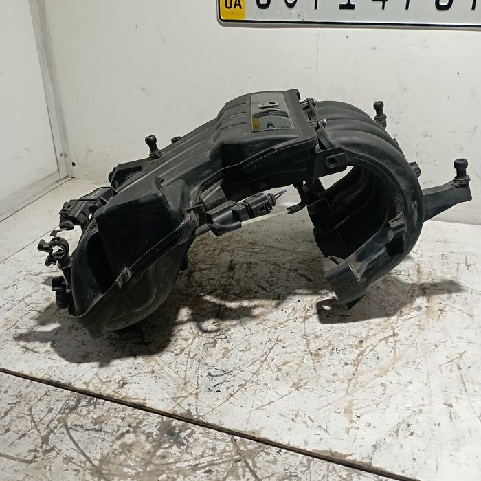 Колектор впускний 1.6 MPI Skoda Octavia A5 Golf 5 06A133203 VAG