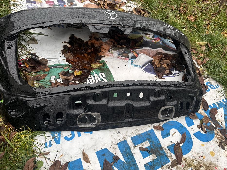 Кришка багажніка ,ляда ,спойлер ,бампер mersedes glb