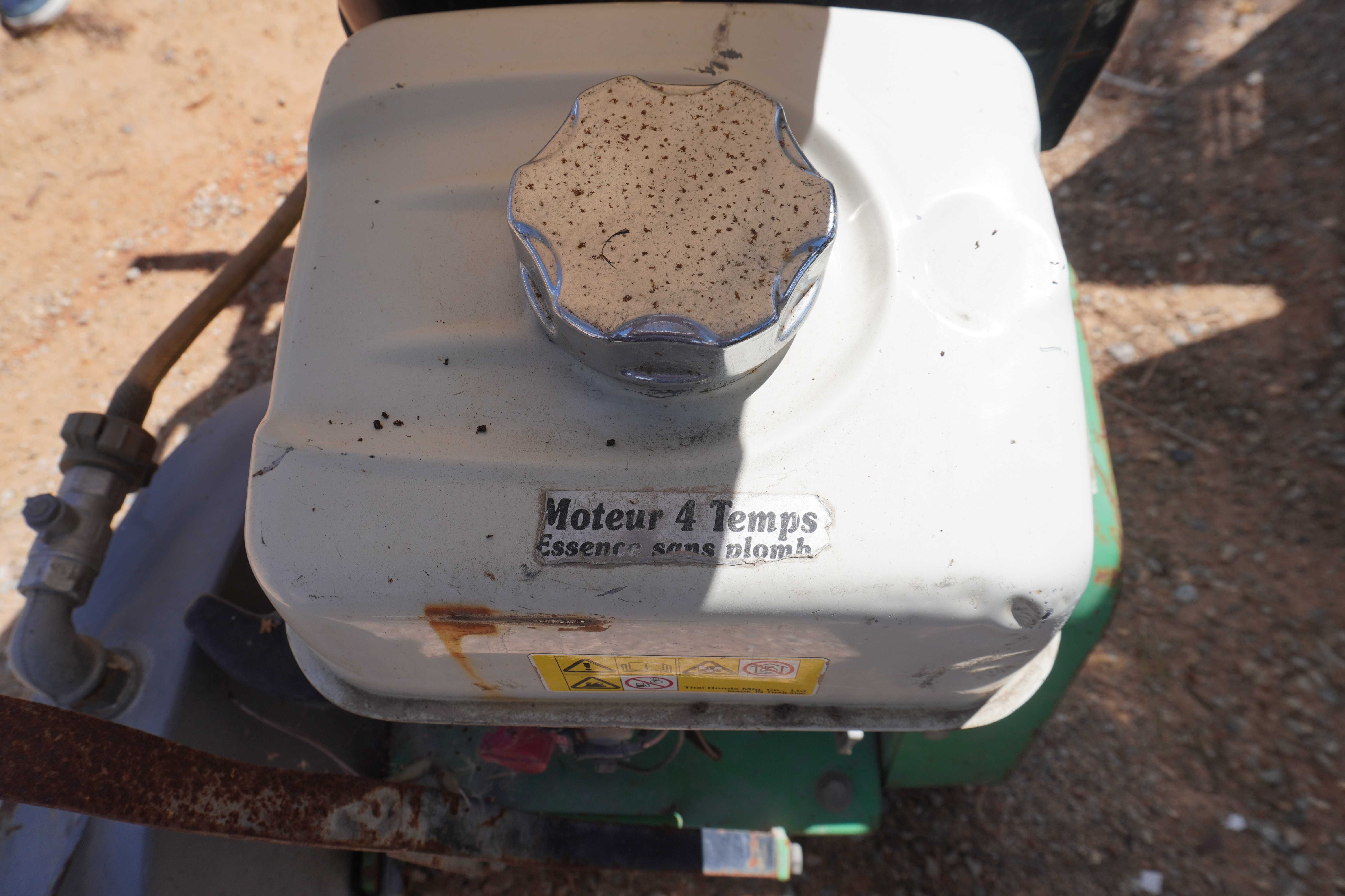 Máquina de Cortar Chão com Motor Honda