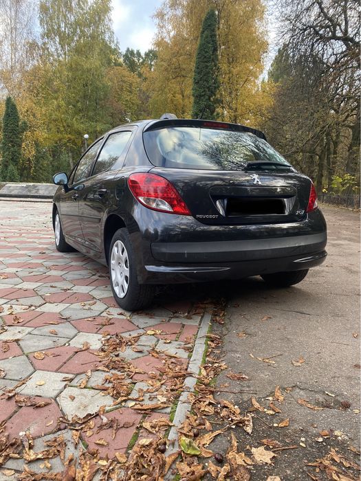 Peugeout 207 1.6 2010 року