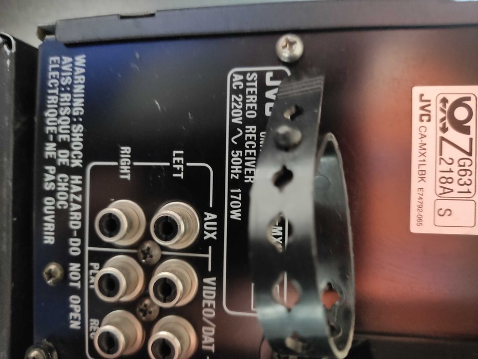 Wieża muzyczna j v c z głośnikami