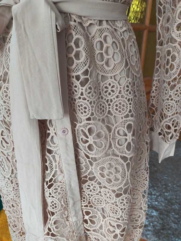 Beżowa koronkowa sukienka gipiura cappuccino r.M/L