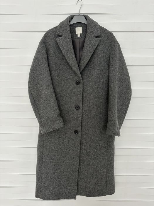 Пальто сірого кольору