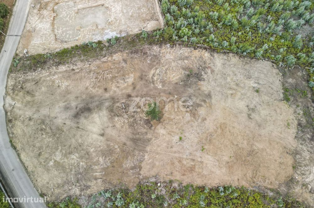 Terreno pronto a construir armazéns em Paredes