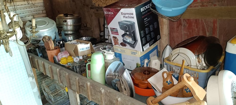 Antiguidades para desocupar ,ler anúncio