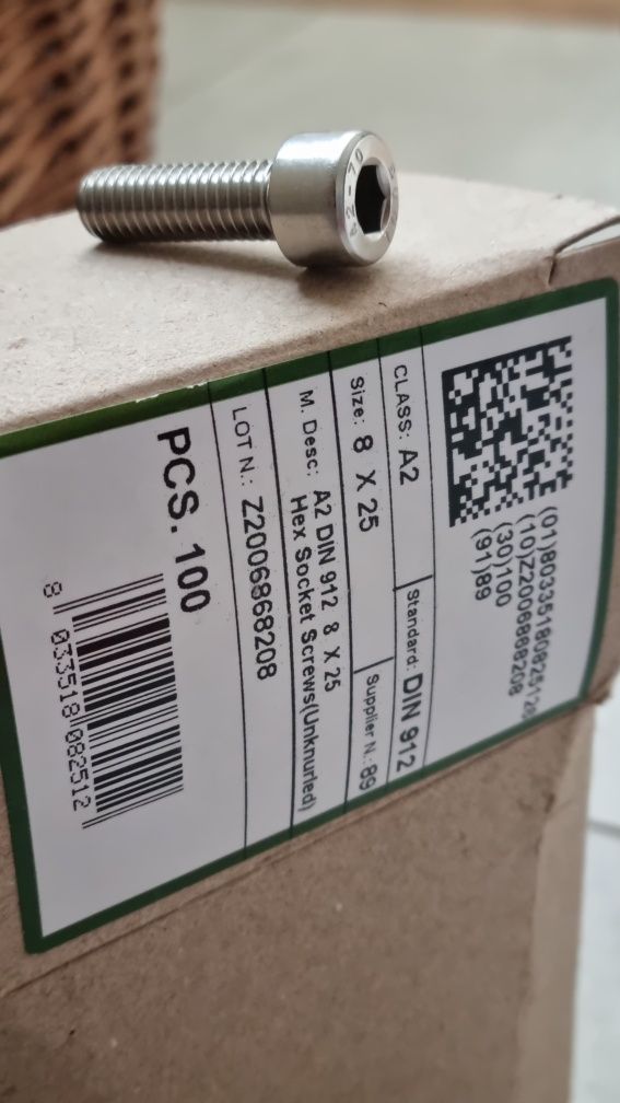 Śruba imbusowe M8x20 A2 opakowanie 100 szt