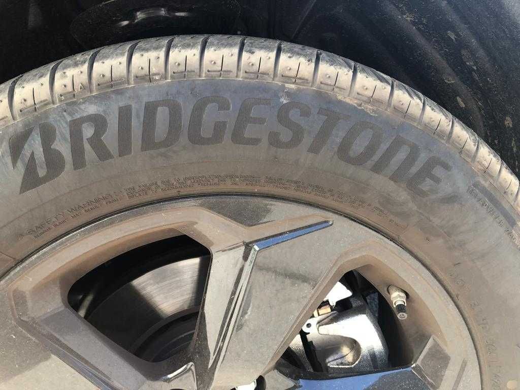 продам літні шини Bridgestone 225/60 R18 100H