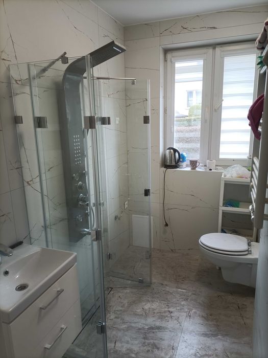 Remonty mieszkań , łazienek.