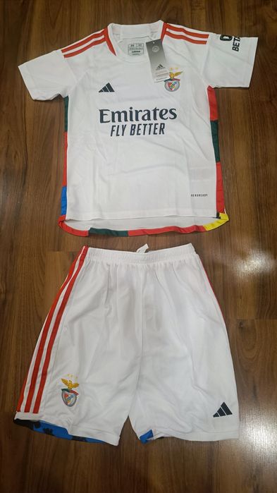 Kit de criança novo do BENFICA