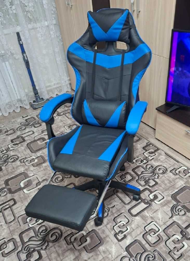 Компьютерное офисное игровое кресло з підставкою для ніг та подушками