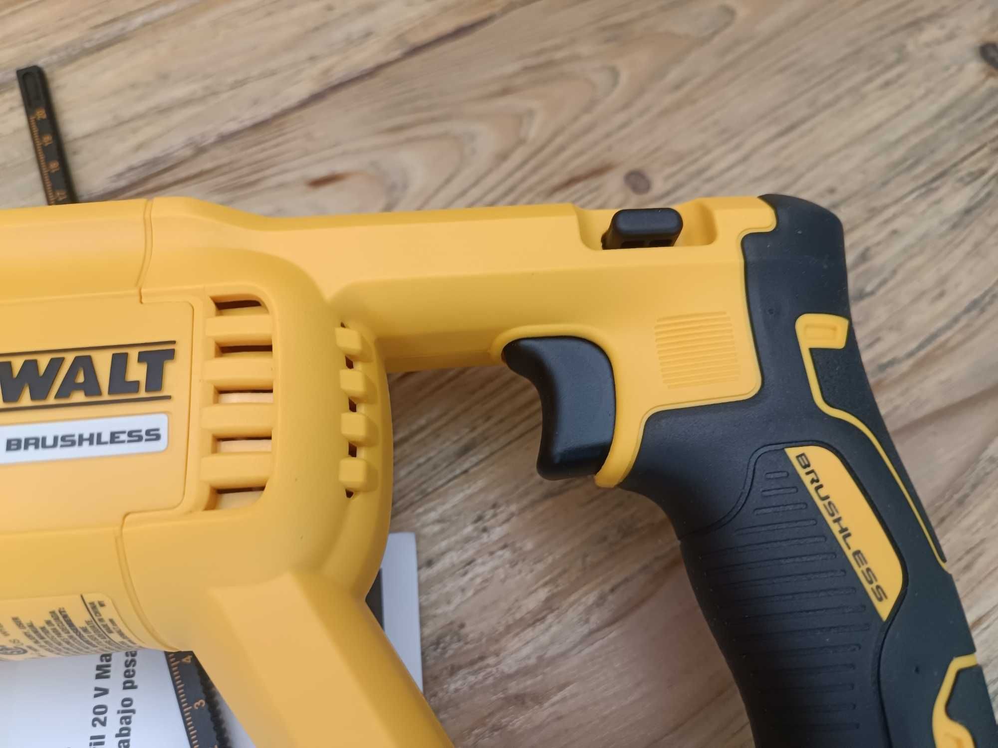 Безщітковий акумуляторний перфоратор DeWalt DCH133 з США Орігинал